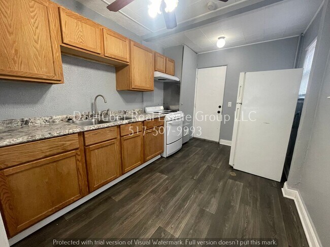 Building Photo - 1621 Roselawn Ave