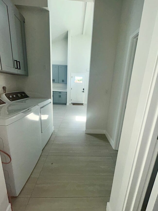 Building Photo - Beautiful Newly Built 2bed/2bath ADU