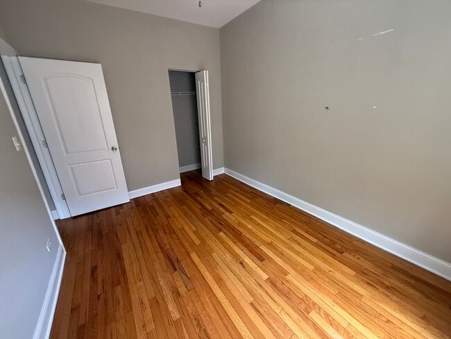 Building Photo - 836 E 53rd St