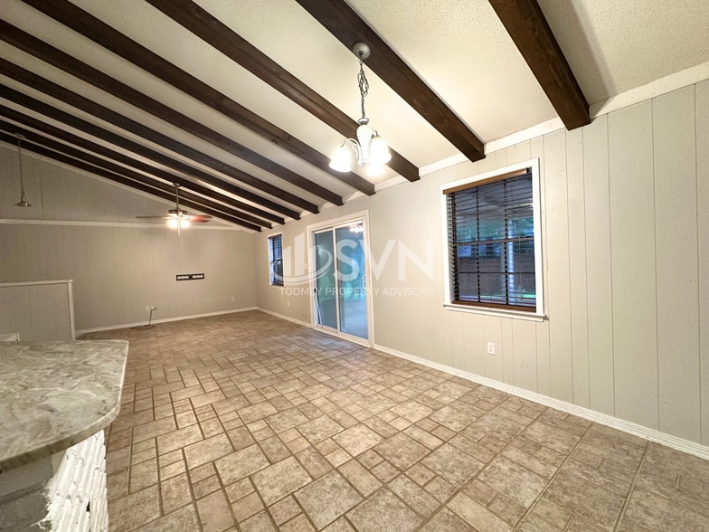 Building Photo - 662 Ridgewood Dr