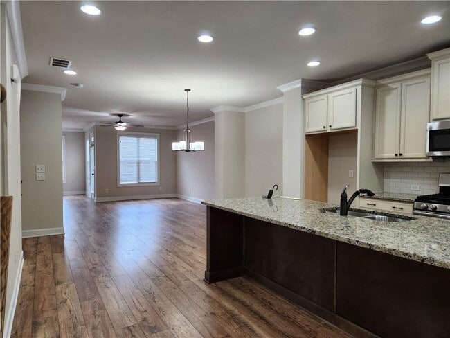 Building Photo - 1323 Faircrest Wy