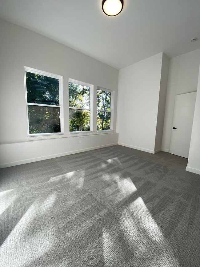 Building Photo - 3 Bedroom | 2.5 Bath Home in White Salmon