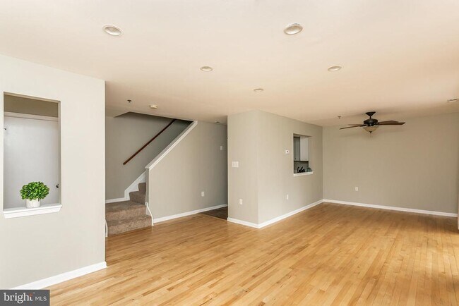 Building Photo - 553 McManus Way