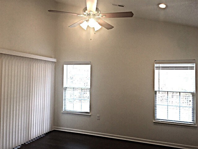 Building Photo - 335 Savannah River Dr