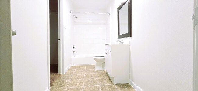 Building Photo - 9410 Rosehaven Dr