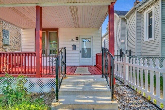 Building Photo - 4170 W Cornelia Ave