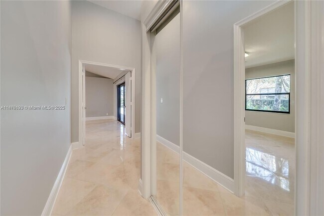 Building Photo - 1180 Manor Ct