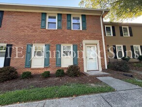 Building Photo - Modern 2-Bedroom with Granite Finishes & F...
