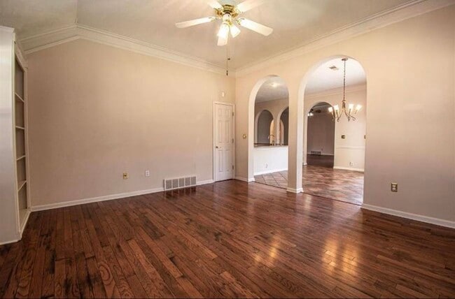 Building Photo - 126 Cottonwood Dr