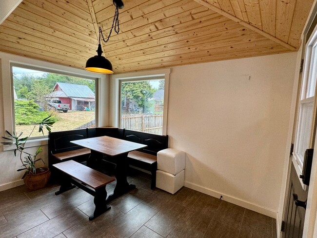 Building Photo - Beautiful Furnished Home in Downtown CDA