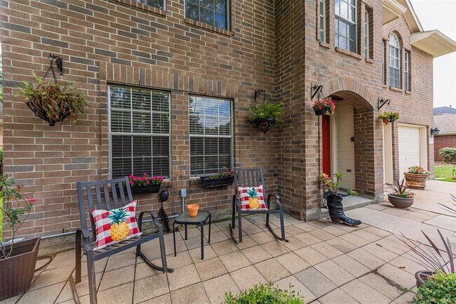 Building Photo - 17106 Summer Hollow Dr