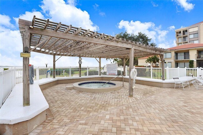 Building Photo - 6104 Palma Del Mar Blvd S