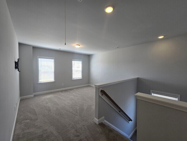 Building Photo - Perfect Mebane Location!