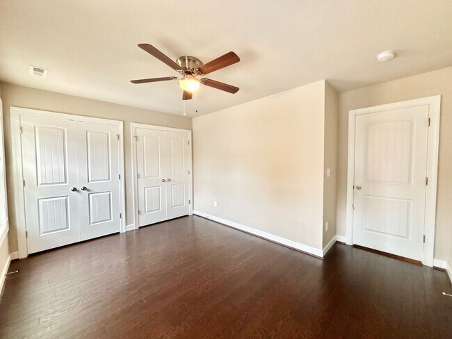 Building Photo - Gorgeous Home in Town Center Virginia Beach!