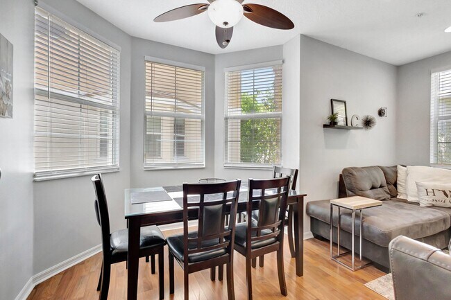 Building Photo - 4320 Blowing Point Pl