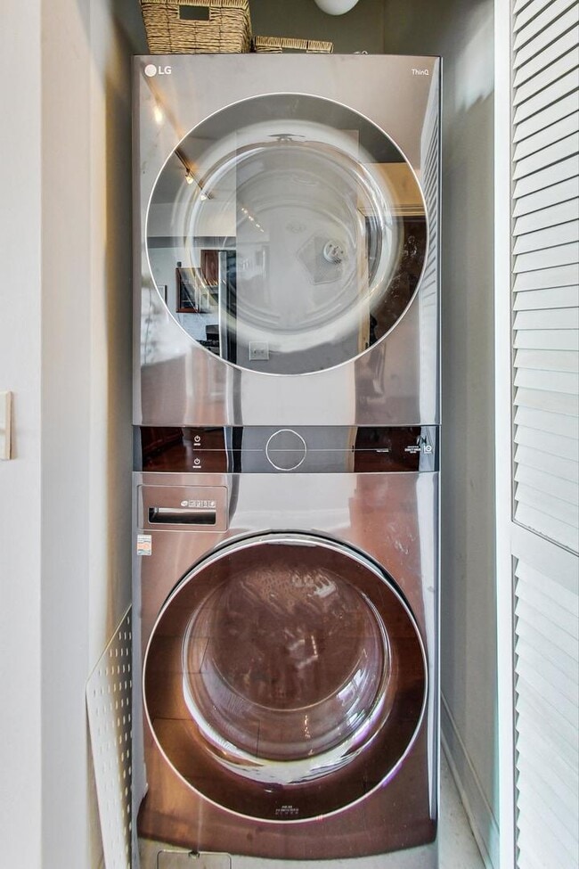 Building Photo - 230 W Division St