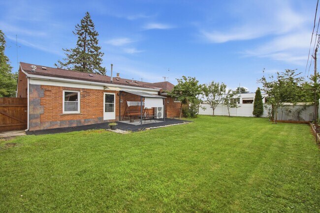 Building Photo - 8885 Cardwell St
