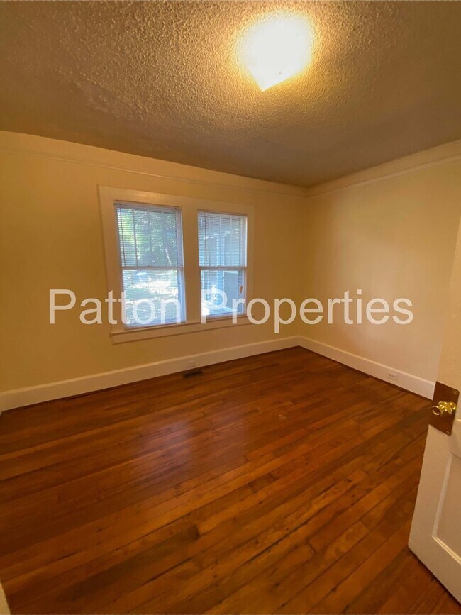 Building Photo - 2221 Greene St