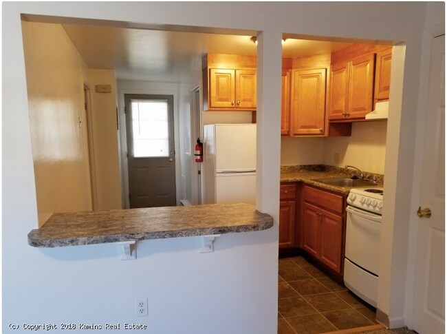 Kitchen - 1001 N Pleasant St