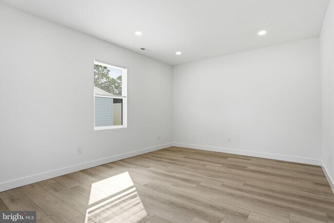 Building Photo - 96 Elderberry Dr