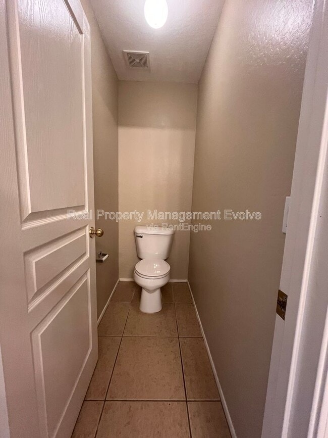 Building Photo - 14707 W Poinsettia Dr