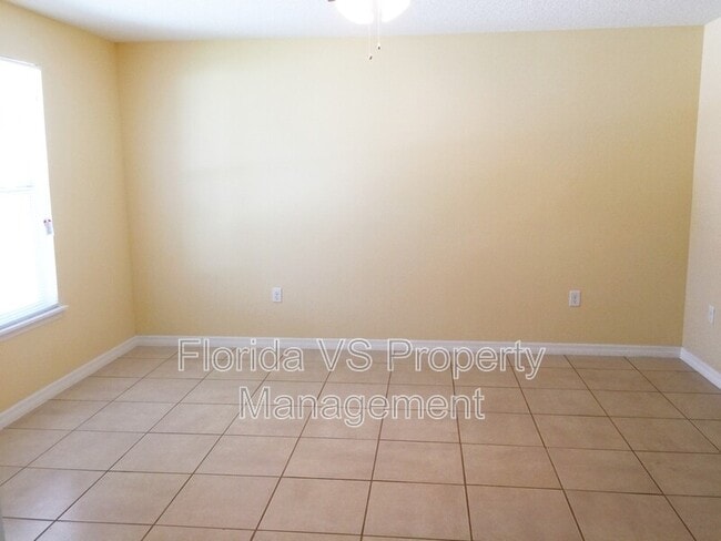 Building Photo - 330 Dundee Dr