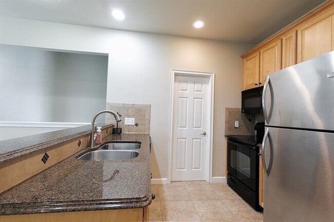 Building Photo - 7429 SW 66th Ln