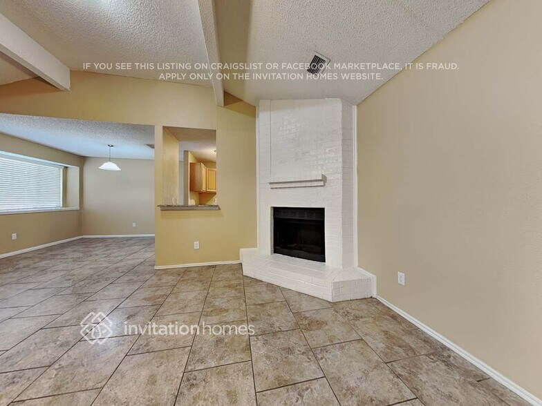 Building Photo - 2650 Fairmont Dr