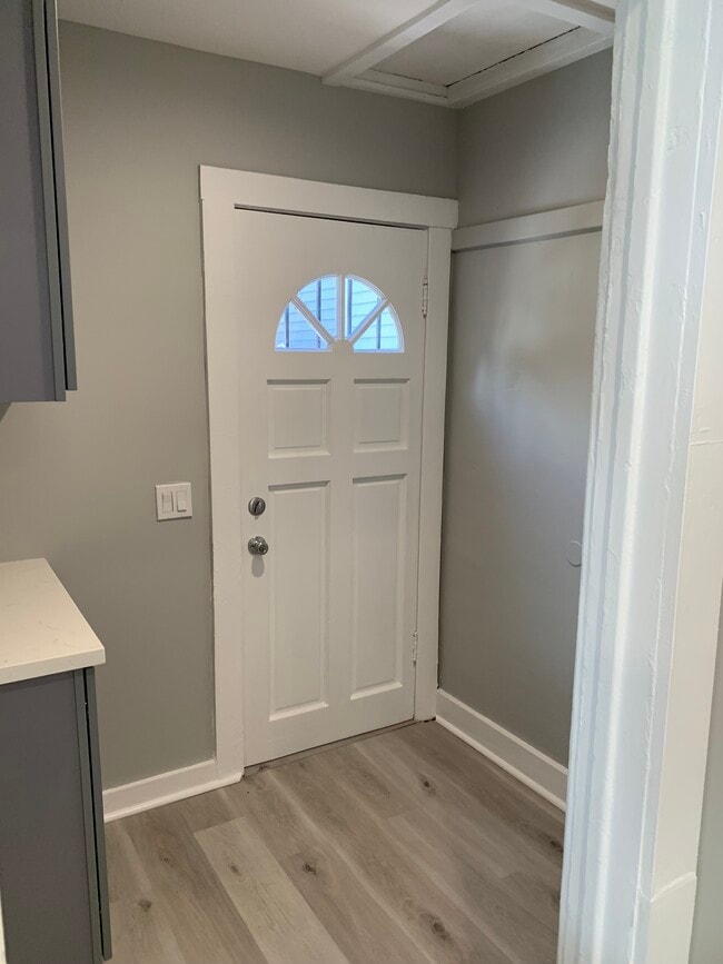 Entry - 828 Sunset Dr