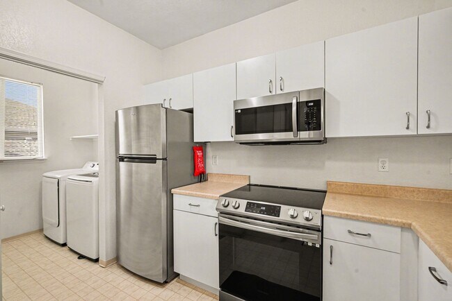 Building Photo - FURNISHED or unfurnished - 3 bed 3 bath Gated Highlands Ranch Home!