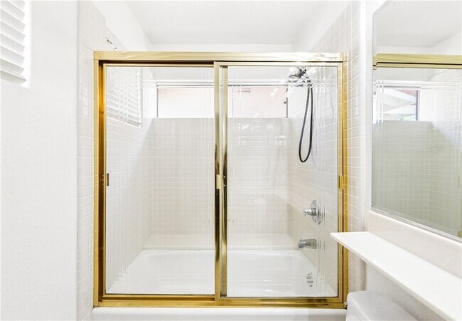 Building Photo - 5824 Spinnaker Bay Dr