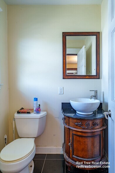 Building Photo - 8 Niles St