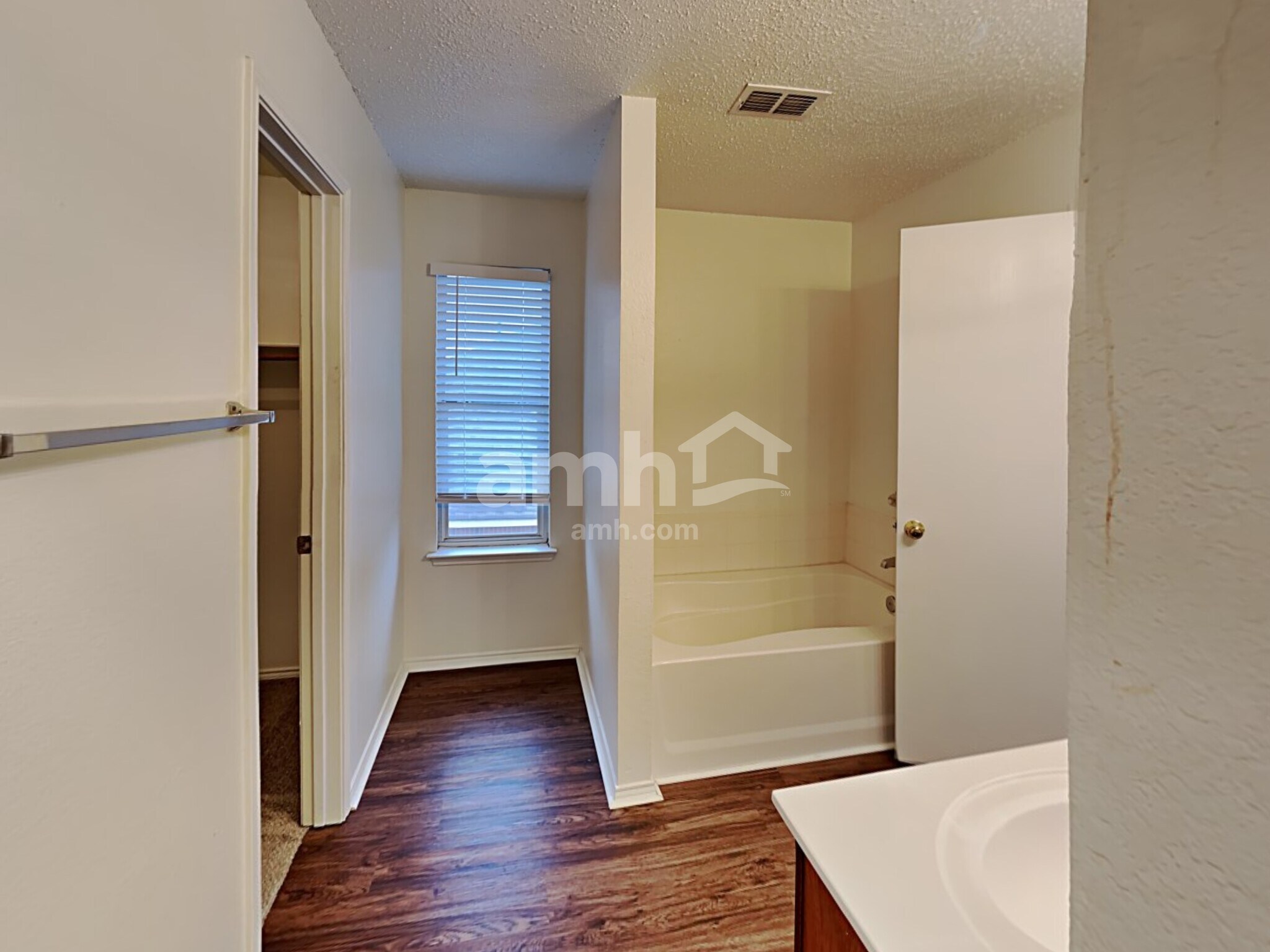 Building Photo - 6803 Lake Jackson Dr