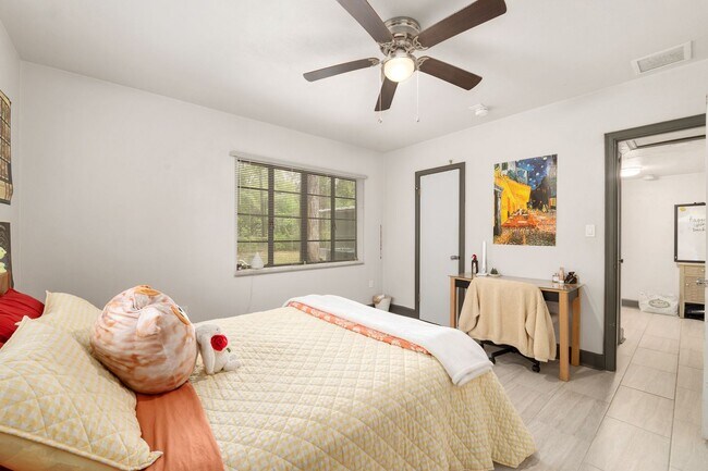 Building Photo - 5 NW 26th St