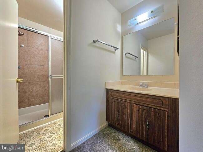 Building Photo - 4719 Gainsborough Dr