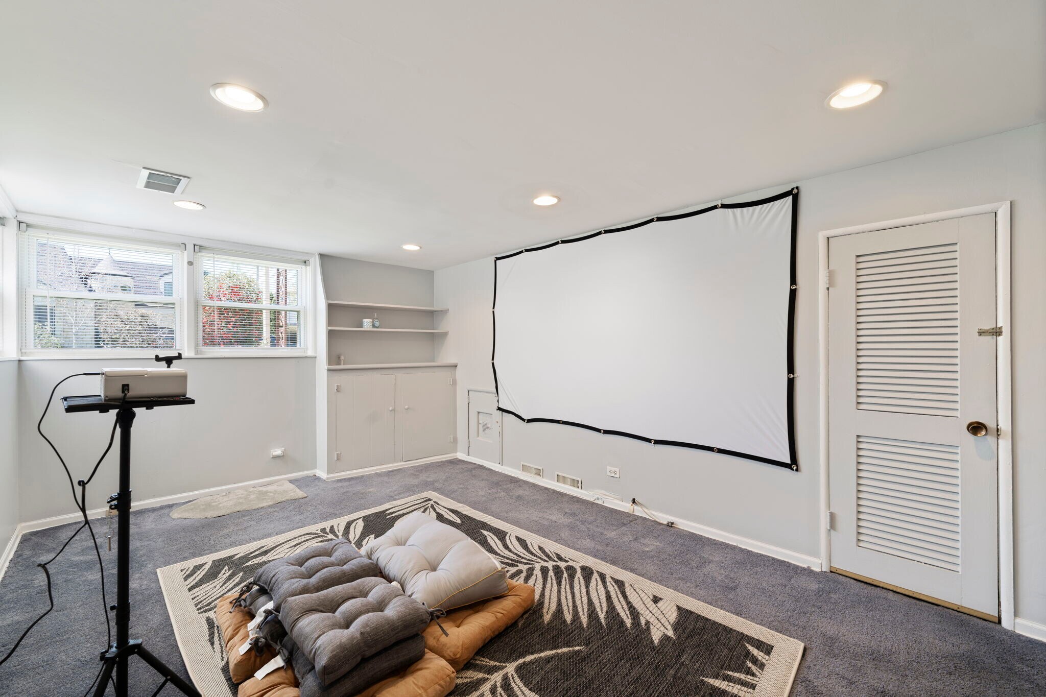 Building Photo - 8311 Kolmar Ave