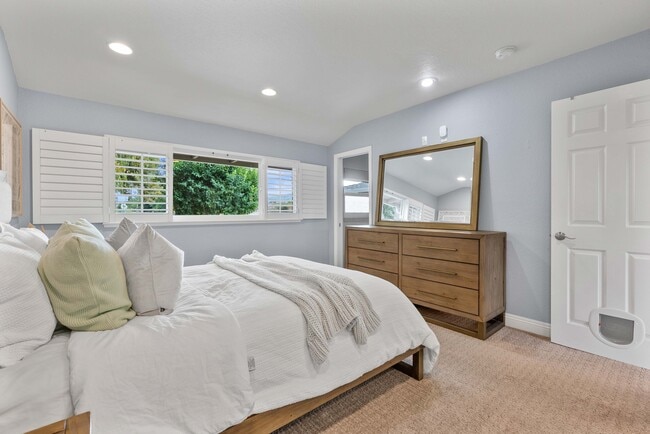 Building Photo - 841 W Latimer Ave