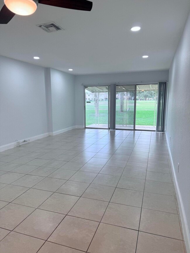 Building Photo - 9640 Oakburst Ln
