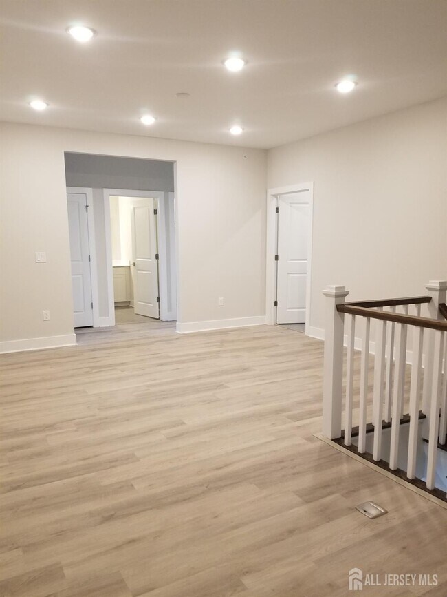 Building Photo - 4403 Thompson Dr
