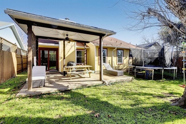 Building Photo - 9826 Briar Ridge Dr