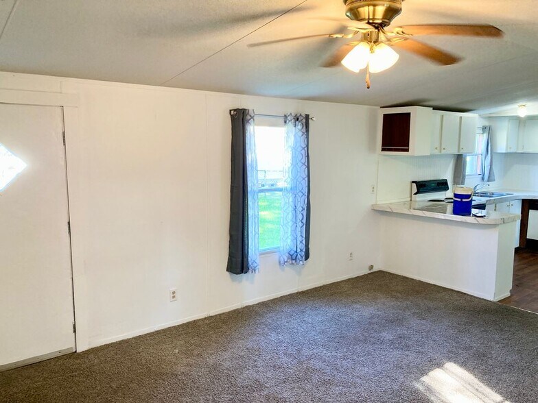 Building Photo - 118 Stuart Cir SE
