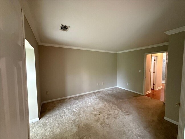 Building Photo - 1308 Pine Heights Dr NE