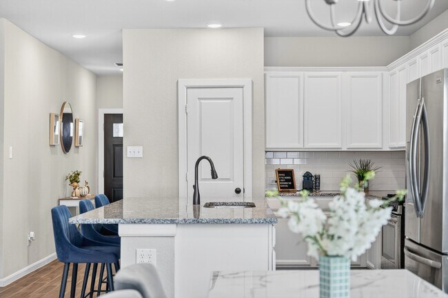 Building Photo - 2626 Lemonwood Ln