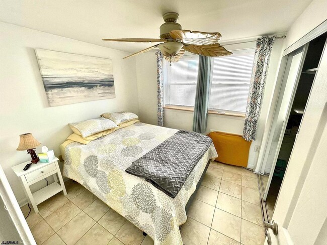 Building Photo - 9609 Ventnor Ave