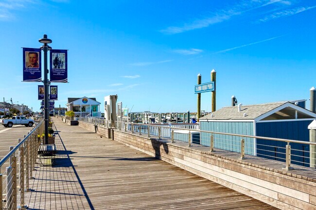 Building Photo - 9416 Amherst Ave