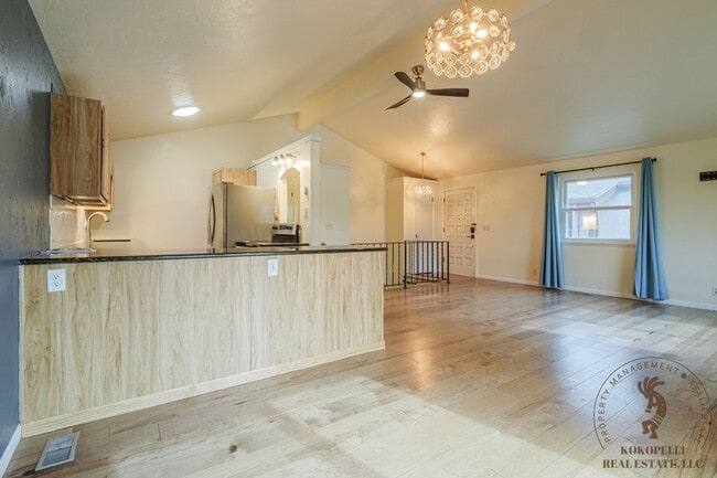 Building Photo - 1043 Lakeside Dr