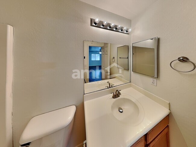 Building Photo - 10913 W Minnezona Ave