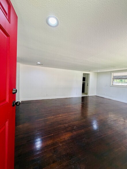 Building Photo - 3610 Davis St