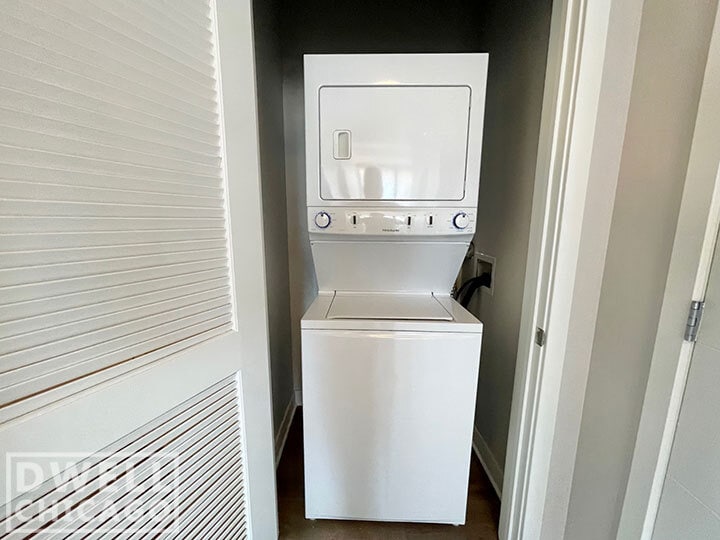 Building Photo - 776 W Quincy St