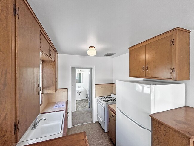 Building Photo - 1B 1BA Condo in University Heights w/ Rese...